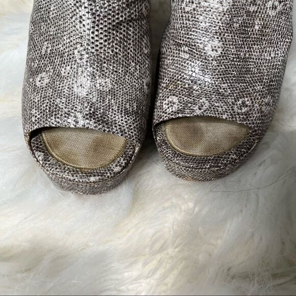 Ferragamo heels   - Picture 4 of 10